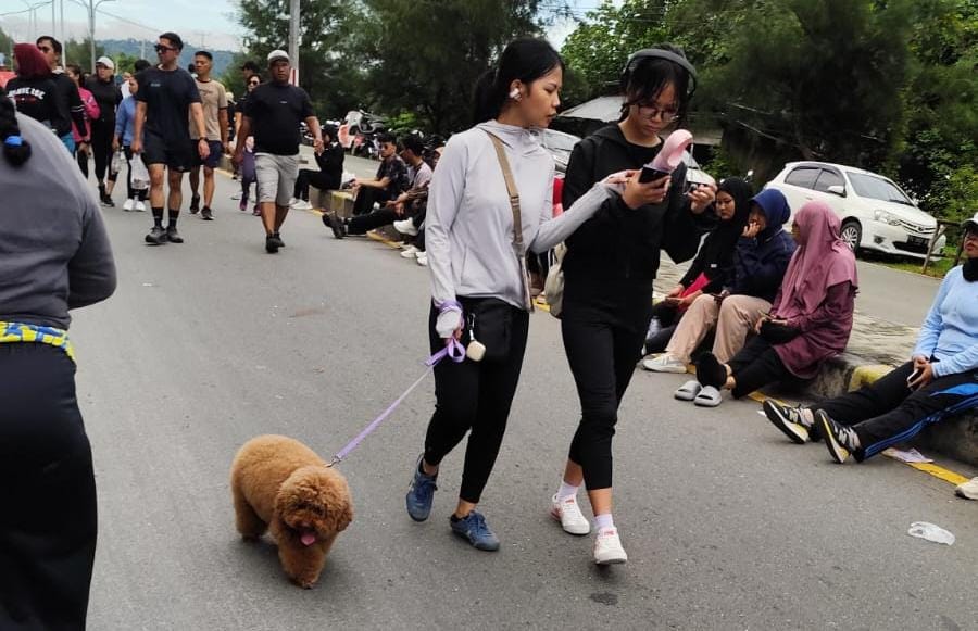 Sejumlah warga beraktivitas di lokasi Car Free Day (CFD) di jalan poros Hamadi -Holtekamp. Foto ini diambil 17 Mei 2025 lalu.
