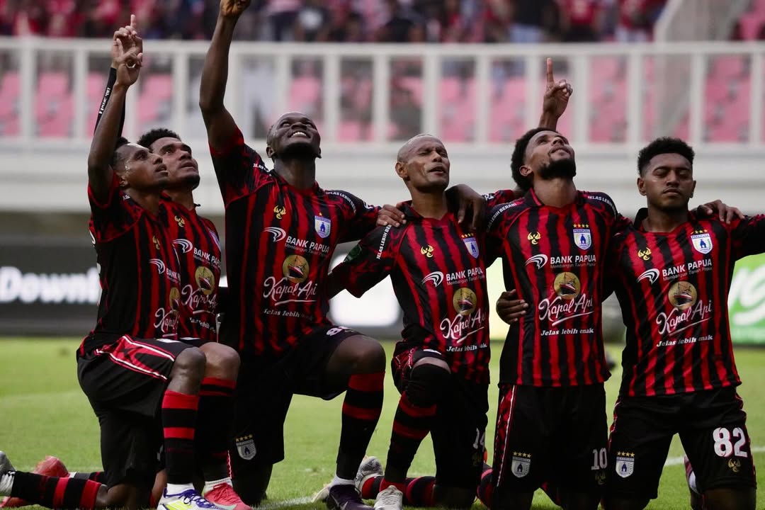Potret Victor Mansaray bersama Squad. (INSTAGRAM VICTROR MANSARAY)