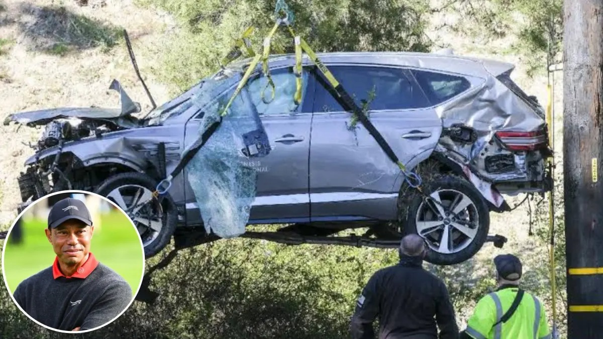 Kondisi mobil Tiger Woods ringsek usai kecelakaan di kawasan South Beach Road, Martin County, Jumat (27/3). (AP)