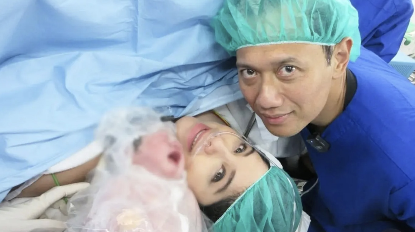 Momen kelahiran anak kedua AHY-Anisa Pohan di Rumah Sakit Pondok Indah (Instagram Iftitah Sulaiman)