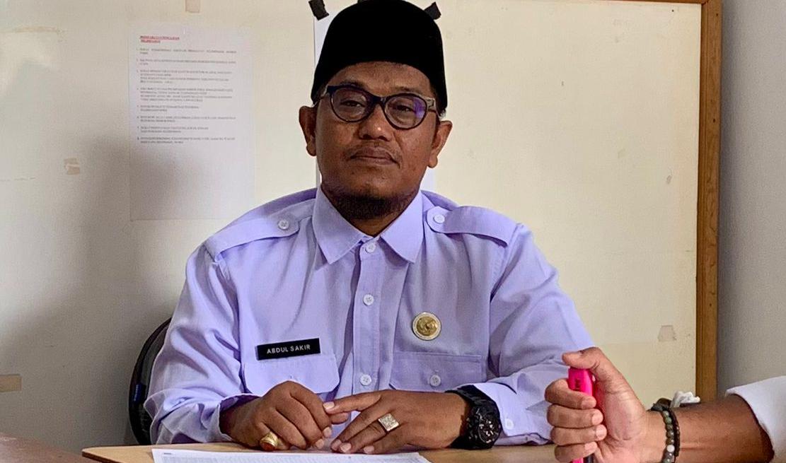 Plt. Kepala Kantor Kemenhaj Kabupaten Mimika, Abdul Sakir. (Foto: CEPOSONLINE.COM/MOH. WAHYU WELERUBUN).