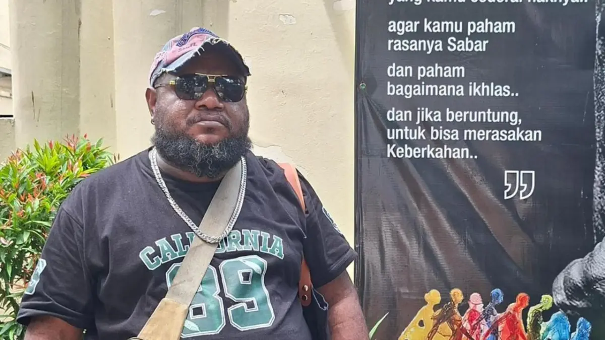 Anggota YLBHI Perwakilan Papua, Emanuel Gobai. (CEPOSONLINE.COM/ISTOMEWA)&nbsp;