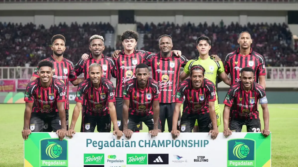 Skuad Persipura saat turun bermain melawan Daltras FC di Stadion Lukas Enembe, Sabtu (28/4/2026). (CEPOSONLINE.COM/DOK)