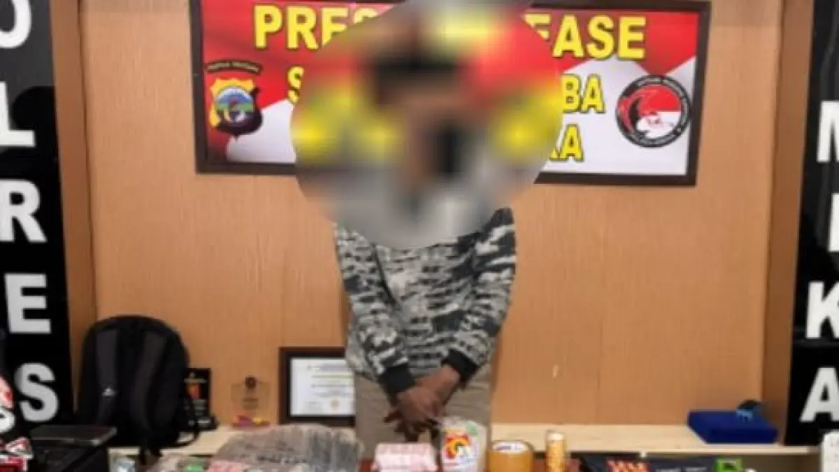 Pelaku yang berhasil diamankan Tim Opsnal Satresnarkoba Polres Mimika, Rabu, 1 April 2026. (Dokumen/Ceposonline.com).