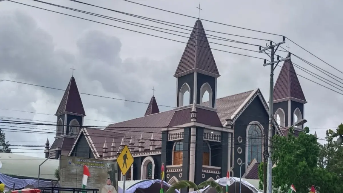 Gereja Santa Maria Fatima Kelapa Lima Merauke yang diresmikan Senin (6/4/2026). (Ceposonline.com/Sulo)