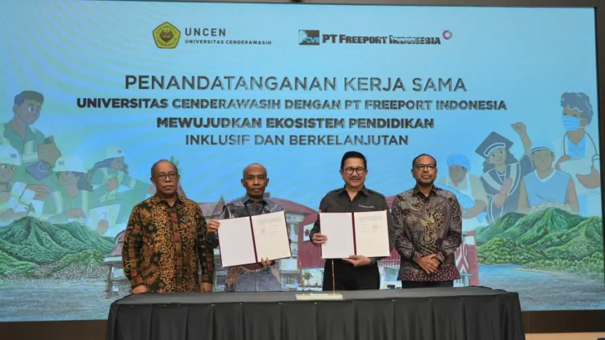 Penandatanganan MoU PTFI – Uncen oleh Presiden Direktur PTFI Tony Wenas (kedua kanan) bersama Rektor Uncen Prof. Dr. Oscar O. Wambrauw SE., M.Sc., agr. (kedua kiri) untuk membangun kemitraan strategis bidang Pendidikan di Papua. (Ceposonline.com/ Dokumen PTFI).
