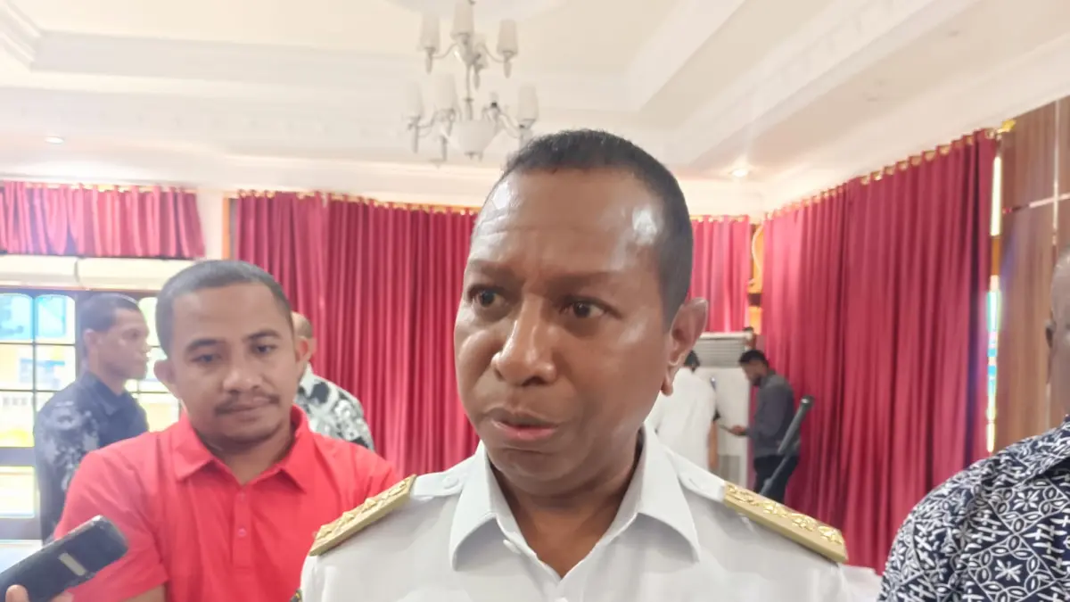 Gubernur Papua Selatan, Apolo Safanpo.(Ceposonline.com/Sulo)