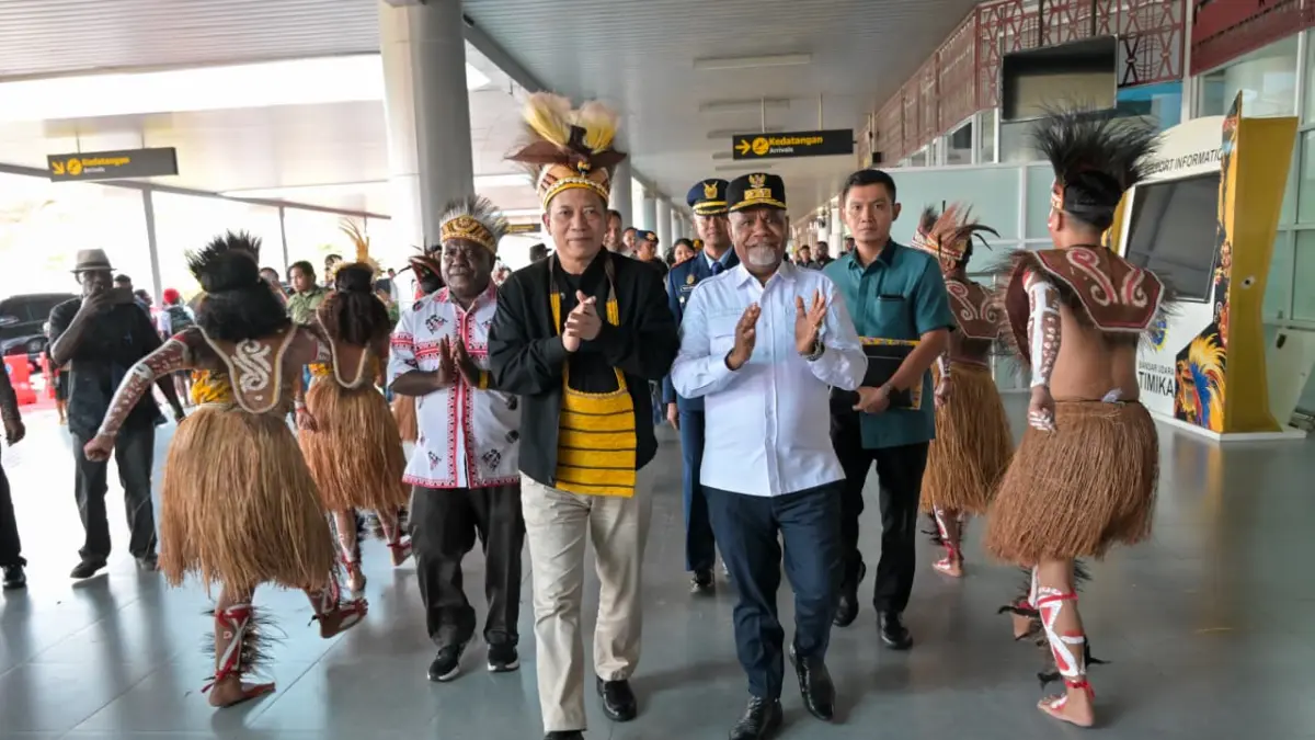 Wagub Papua Tengah, Deinas Geley saat menghadiri peresmian Koperasi Merah Putih di Mimika. (CEPOSONLINE.COM/HUMAS PEMPROV)&nbsp;