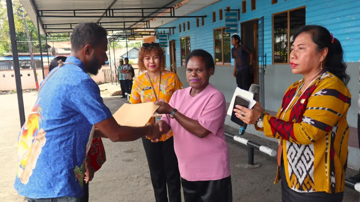Kepala BKPSDM Papua Tengah, Denci Meri Nawipa (CEPOSONLINE.COM/HUMAS BKPSDM)&nbsp;