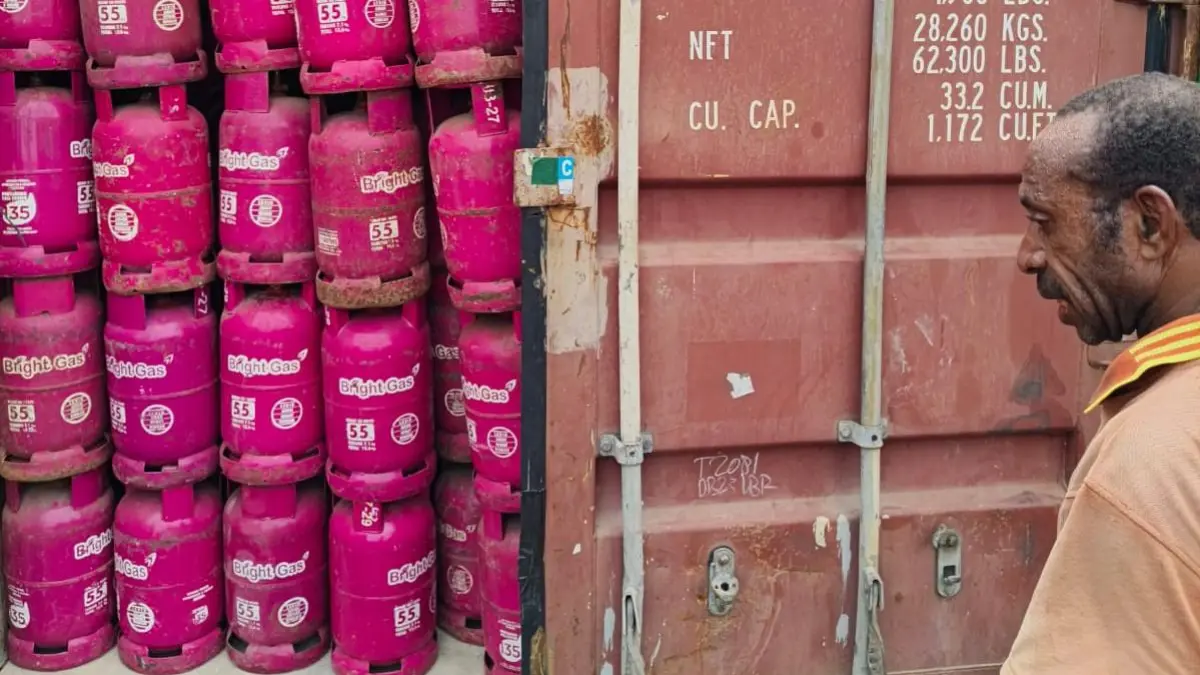 LPG sebanyak 1.300 tabung yang tiba dari Surabaya di Pelabuhan Merauke dan siap didistribusikan ke masyarakat lewat agen resmi, Jumat (10/4/2026).&nbsp;
(Ceposonline.com/Istimewa)