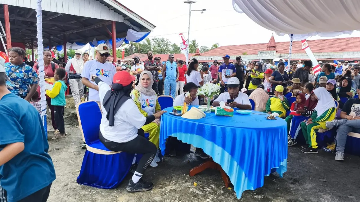 Suasana usai &nbsp;gerak jalan santai sehat semarak HUT kabupaten Sarmi ke 24 di Pasar Sentral Mararena Sarmi, Sabtu(11/4/2026)
(CEPOSONLINE.COM/VICKY AMBANI)
