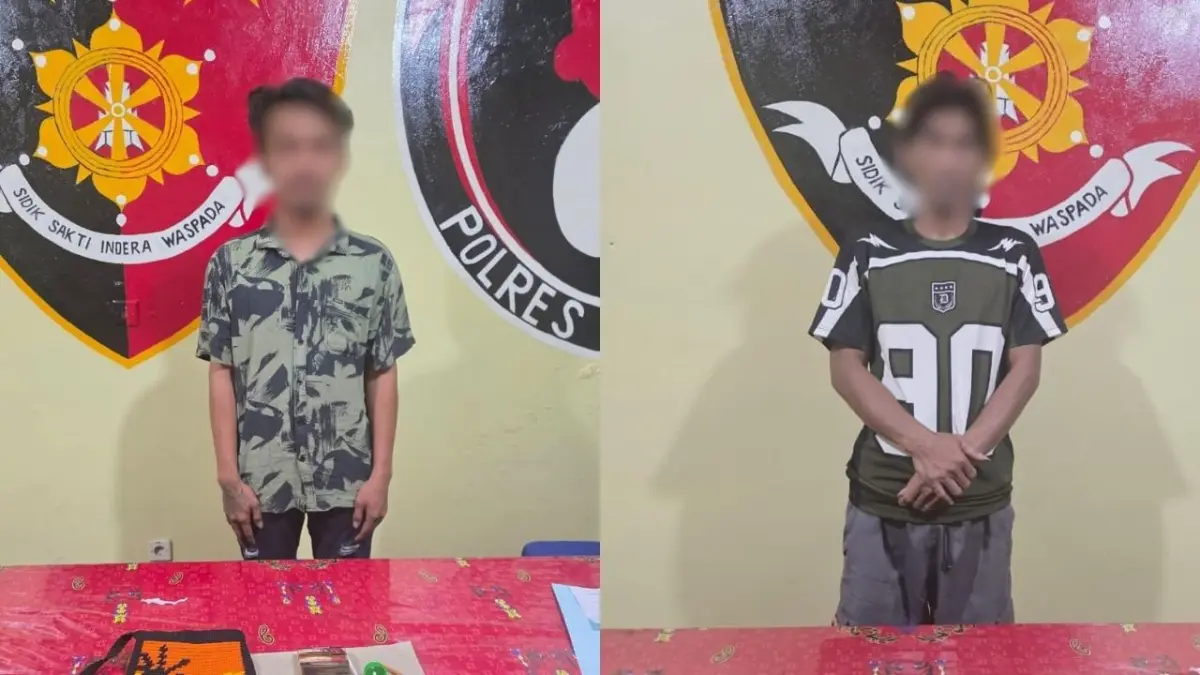 &nbsp;Dua pengedar Narkotika jenis Sabu MR dan MRU saat diamankan bersama barang bukti di Polres Jayawijaya Minggu (12/4/2020).
(Ceposonline.com/Dok.Polres Jayawijaya)