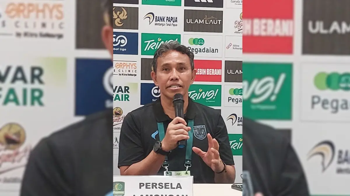 Pelatih Persela Lamongan, Bima Sakti. (CEPOSONLINE.COM/HANS PALEN).