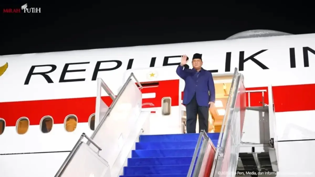 Presiden Prabowo Subianto bertolak menuju Moskow, Rusia melalui Bandara Halim Perdanakusuma, Jakarta, pada Minggu malam (12/4/2026)