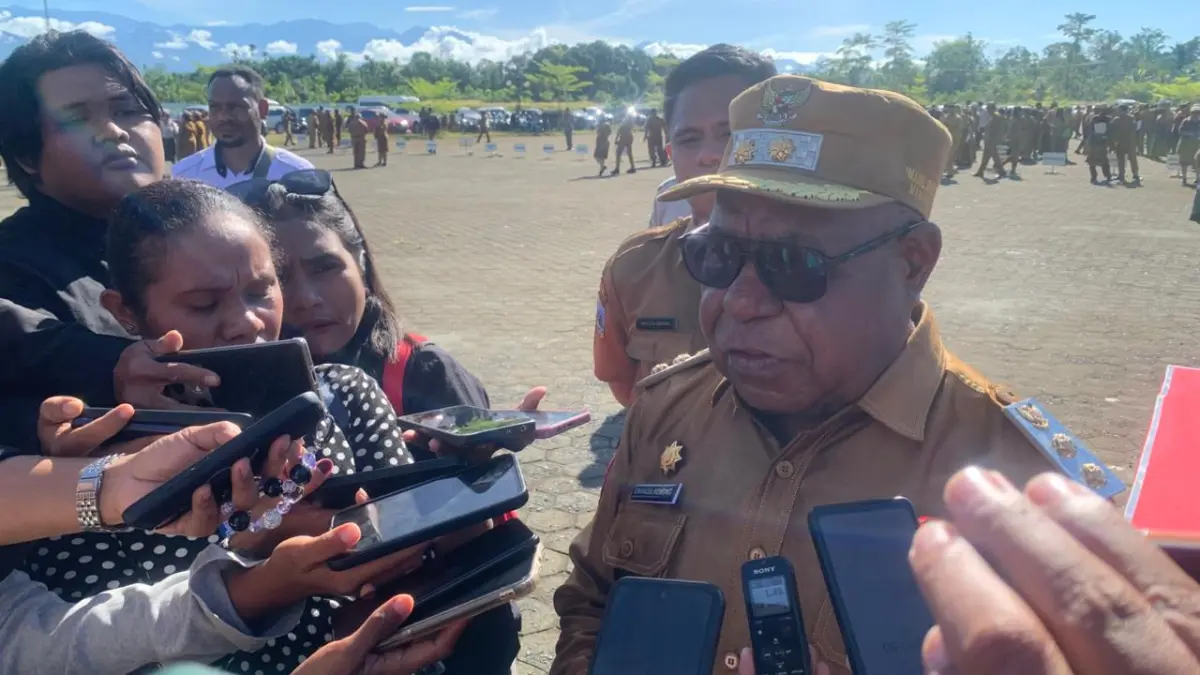 &nbsp;Wakil Bupati Mimika Emanuel Kemong. ( CEPOSONLINE.COM/MOH. WAHYU WELERUBUN).&nbsp;
