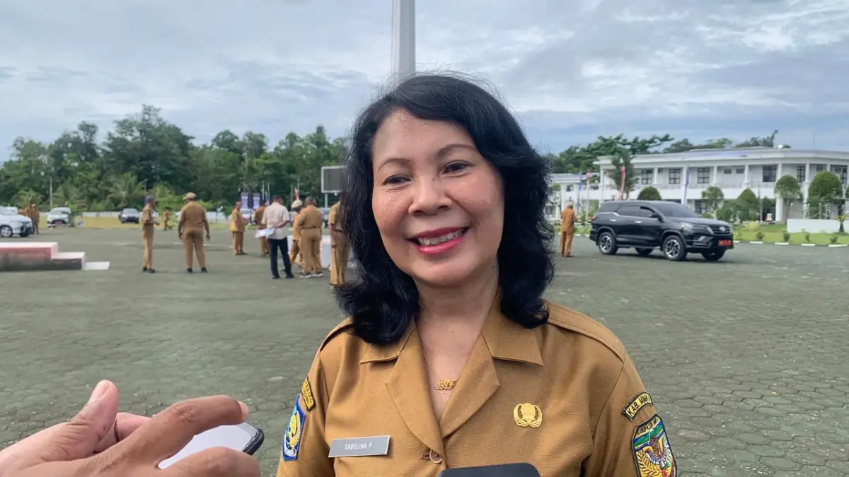 Kepala Disperindag Kabupaten Mimika, drh. Sabelina Fitriani. (Foto: CEPOSONLINE.COM/MOH. WAHYU WELERUBUN).