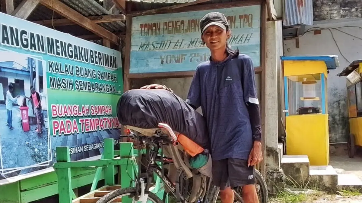Bintang saat ditemui ketika hendak melanjutkan perjalanannya usai beristirahat di Masjid 751 Sentani, Selasa (14/4).