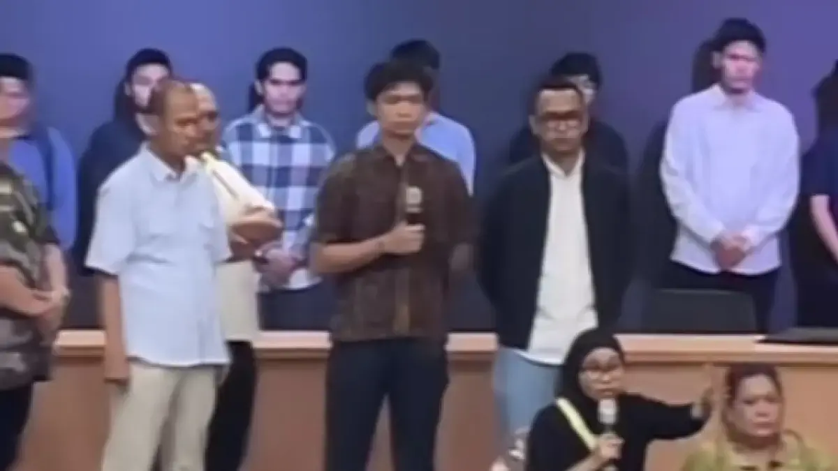 Para pelaku dari 16 Mahasiswa UI sedang menjalani sidang terbuka. (Istimewa)
