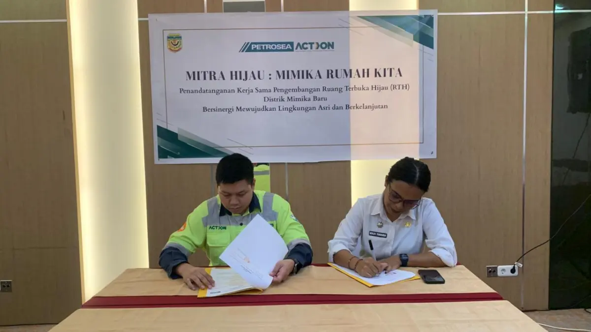 &nbsp;Penandatanganan kerja sama pengembangan RTH Distrik Mimika Baru oleh PT Petrosea Tbk bersama Pemerintah Distrik Mimika Baru di Ballroom Hotel Horison Diana Timika, Rabu (15/4/2026), (Foto: CEPOSONLINE.COM/MOH. WAHYU WELERUBUN).