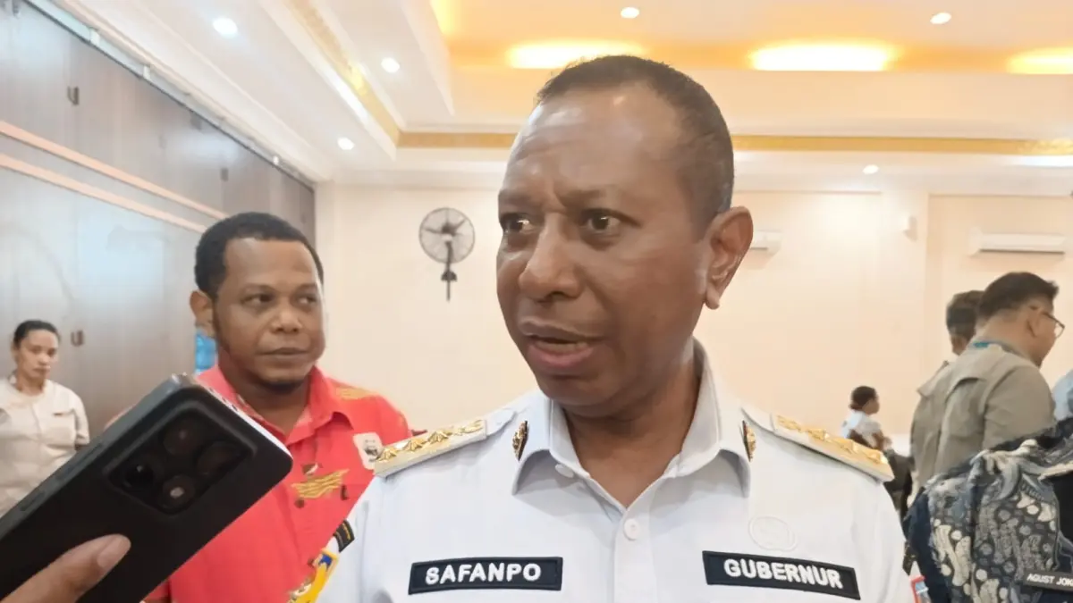 Gubernur Papua Selatan, Apolo Safanpo. (Ceposonline.com/Sulo)