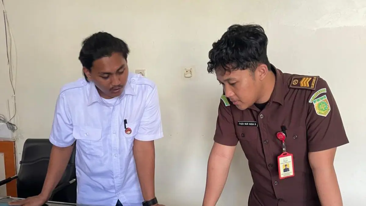 Proses pelimpahan tersangka dan barang bukti (Tahap II) kasus narkotika dari Polres Mimika ke Kejaksaan Negeri Mimika. (Ceposonline.com/Istimewa)