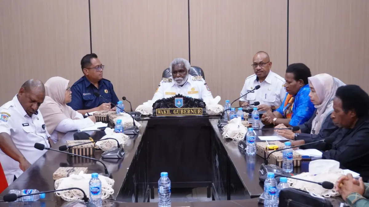 Wakil Gubernur Papua Selatan, Paskalis Imadawa saat menerima Komisi A DPRK Boven Digoel terkait masalah pengangkatan dan pelantikan pejabat di Boven Digoel, Rabu (15/4/2026). (Ceposonline.com/Humas Pemprov Papua Selatan)
