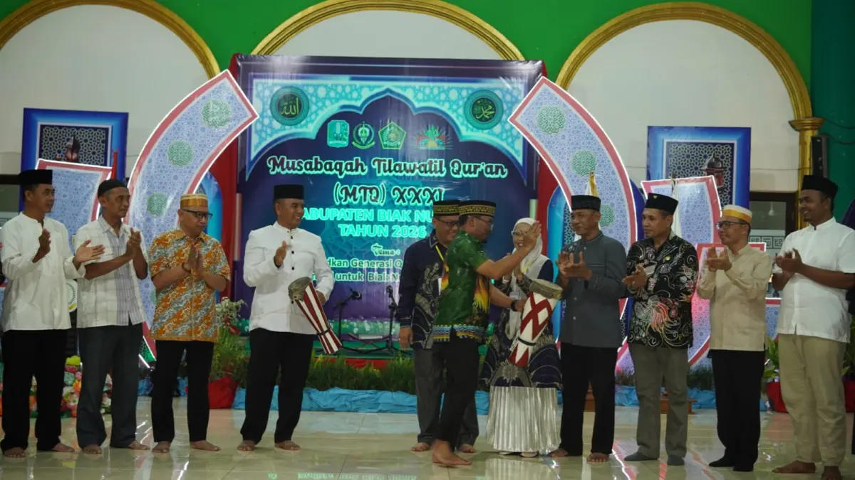 Wakil Bupati Biak Numfor Jimmy Carter R. Kapisa secara resmi membuka Musabaqah Tilawatil Quran (MTQ) ke-31 di Masjid Baiturrahman Kamis (16/4/2026).&nbsp;(CEPOSONLINE.COM/ISMAIL) 