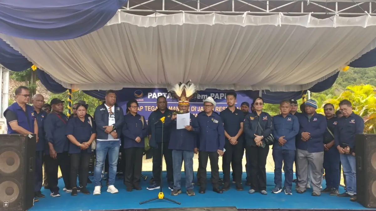 Suasana Kantor Nasdem Provinsi Papua, saat dilakukan orasi atas dukungan terhadap Ketua Umum Surya Paloh, Sabtu (18/4/2026). (CEPOSONLINE.COM/Yohana)