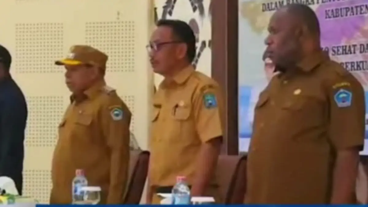 Bupati Yalimo, Nahor Nekwek bersama Ketua DPRK Yalimo Elia Yare, perwakilan Pemerintah Provinsi Papua Pegunungan, Yohanes Rappa menghadiri pembukaan Musrenbang RKPD 2027 di Aula Dinas Keuangan Kabupaten Yalimo.&nbsp;(CEPOSONLINE.COM/HUMAS YALIMO) 