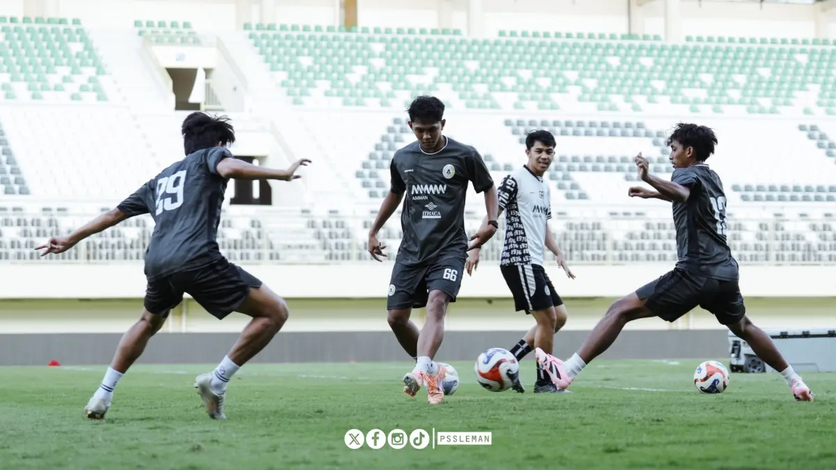 Pemain PSS Sleman berlatih menjelang lawan Persiku malam ini. (X.COM/PSSSLEMAN)