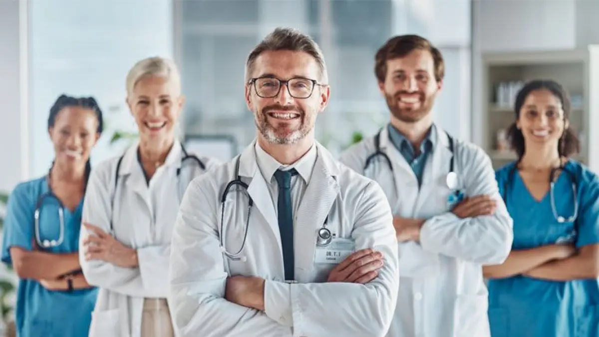 Ilustrasi dokter rumah sakit (pinterest)