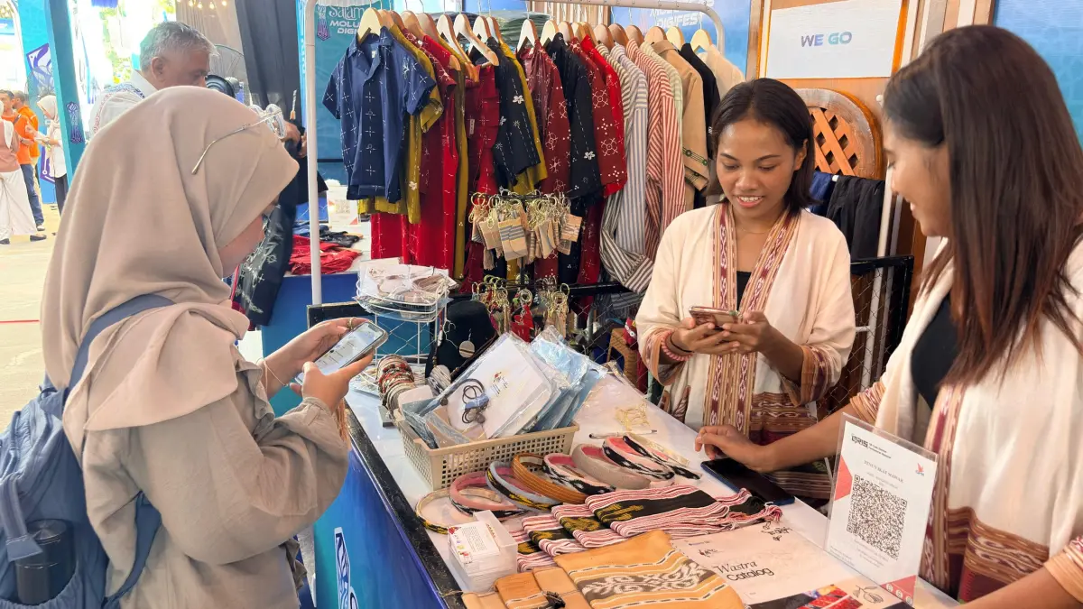 Kelompok Tenun Ikat Mawar &nbsp;binaan Pertamina ikut di ajang Semarak Layanan Artha dan UMKM Maluku (SALAM) FEST 2026 di Kota Ambon, 16–18 April 2026.

(CEPOSONLINE.COM/ISTIMEWA)
