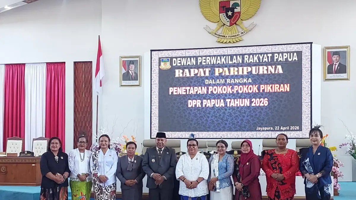 Anggota DPR Papua, perempuan kompak kenakan batik mengenang R.A Kartini, dalam rapat Paripurna di Gedung DPRP, Rabu (22/4/2026) (CEPOSONLINE.COM/Karel)