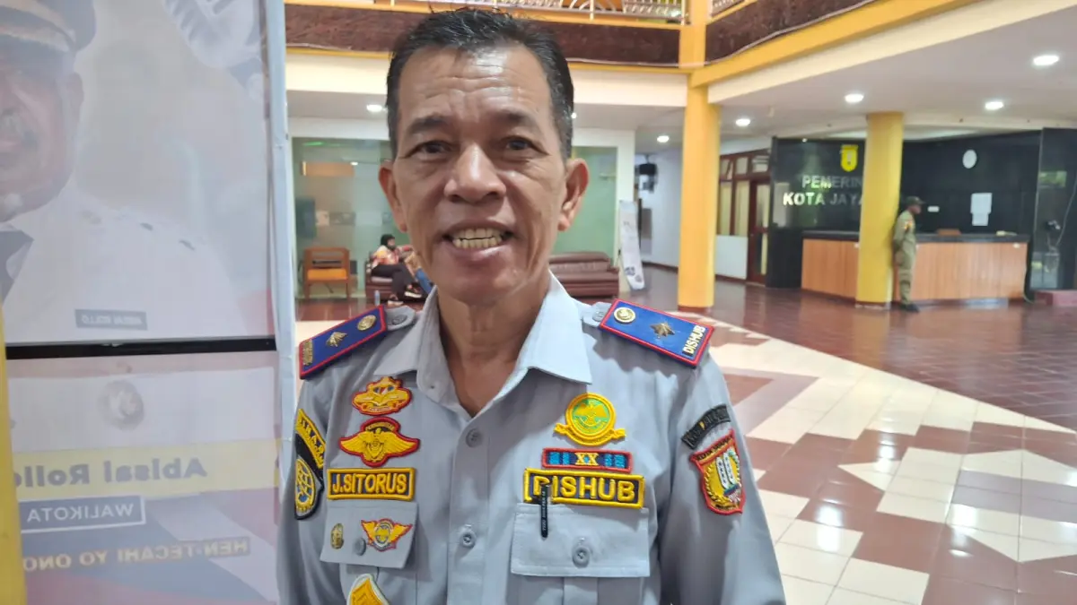 Kepala Dinas Perhubungan Kota Jayapura, Justin Sitorus. (CEPOSONLINE.COM/HUMAS PEMKOT).
