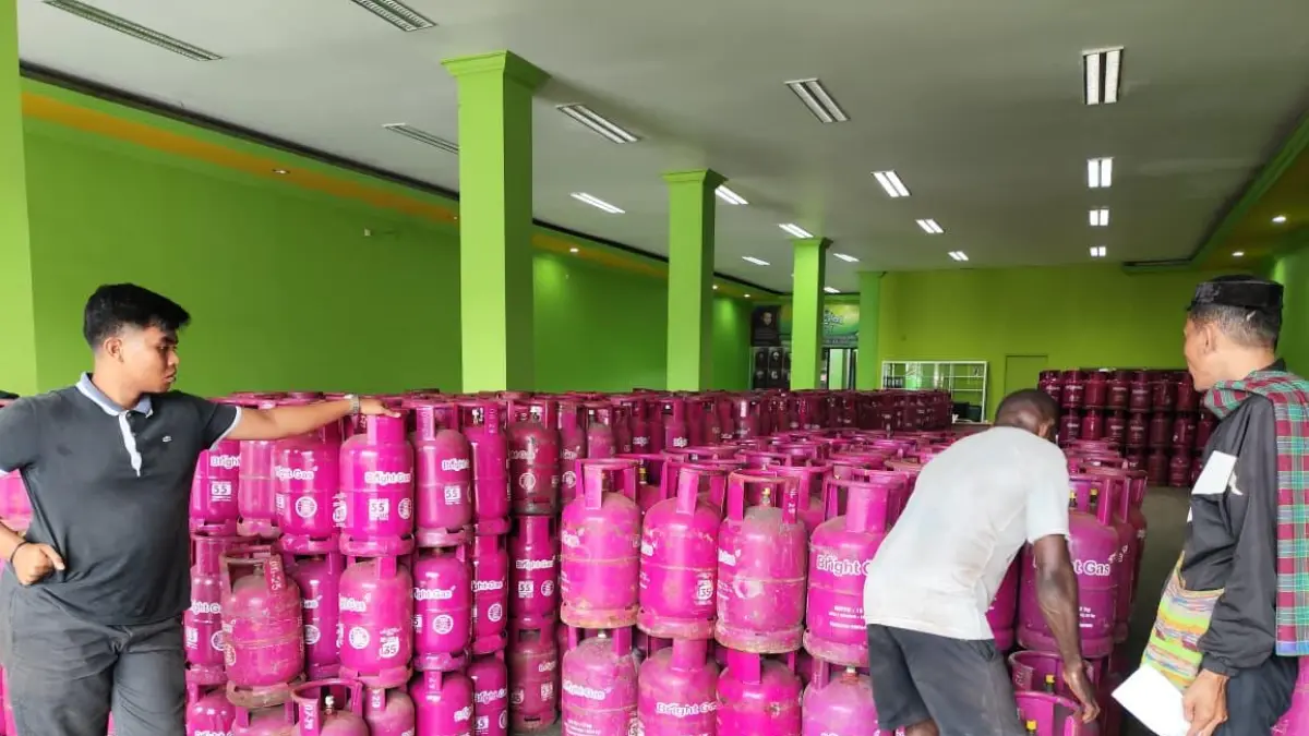 Tabung gas ukuran 12 kg dan 5,5 kg yang baru didatangkan Pertamina di Merauke. (Ceposonline.com/Dokumen)
