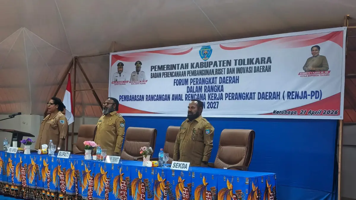 Bupati Tolikara Willem Wandik saat menghadiri&nbsp;Forum Perangkat Daerah yang digelar Bapperinda di Aula Bapperinda, &nbsp;21- 23 April 2026. (Ceposonline.com/Dismkomdigi Tolikara)
