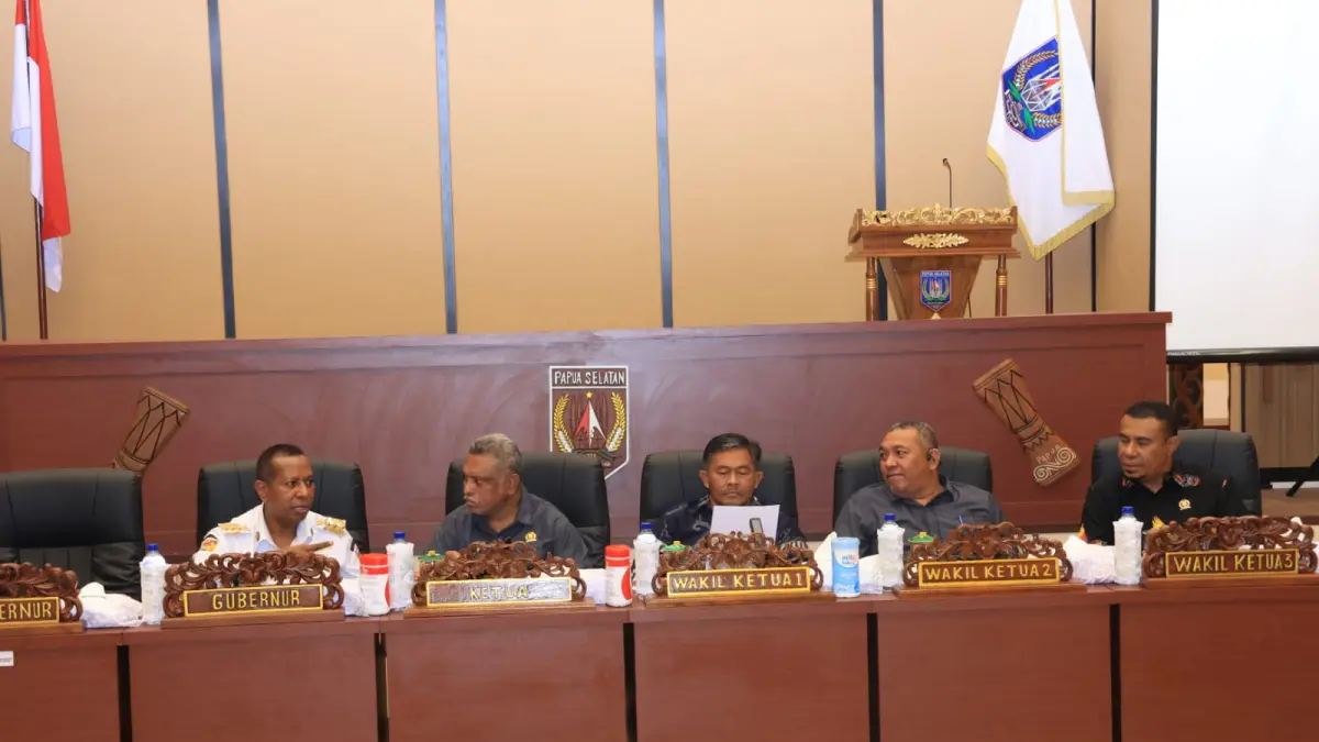 Gubernur Papua Selatan Apolo Safanpo bersama pimpinan DPRP Papsel saat Rakor di DPRP Papua Selatan, Kamis (24/4/2026)&nbsp;
(Humas Biro Umum Papsel/Ceposonline.com)&nbsp;