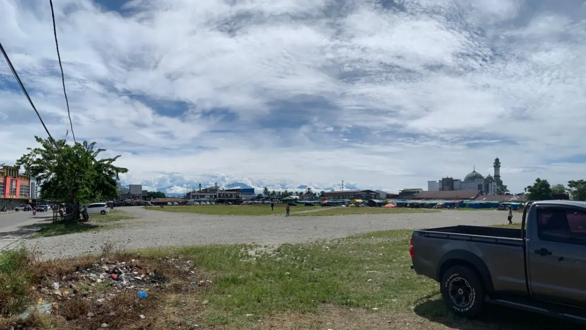 &nbsp;Lapangan Eks Pasar Swadaya (Pasar Lama) Timika di Jalan Yos Soedarso, Mimika, Papua Tengah. (Foto: CEPOSONLINE.COM/MOH. WAHYU WELERUBUN)