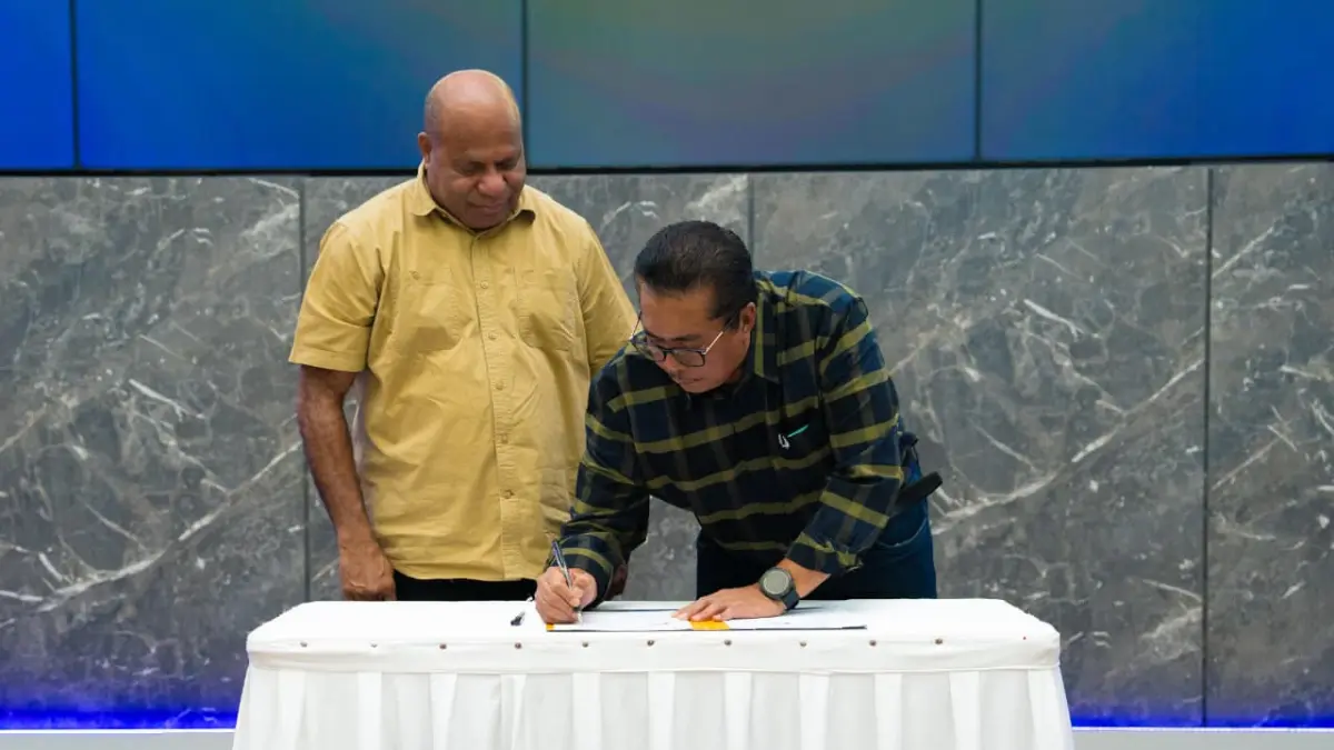 Penandatanganan kerja sama antara Pemprov Papua dan Kementan RI, di Gedung Negara, Kota Jayapura, Minggu (26/4). Penandatanganan ini terkait pengembangan lahan sawah baru di Papua.(Ceposonline.com/Humas Pemprov).

