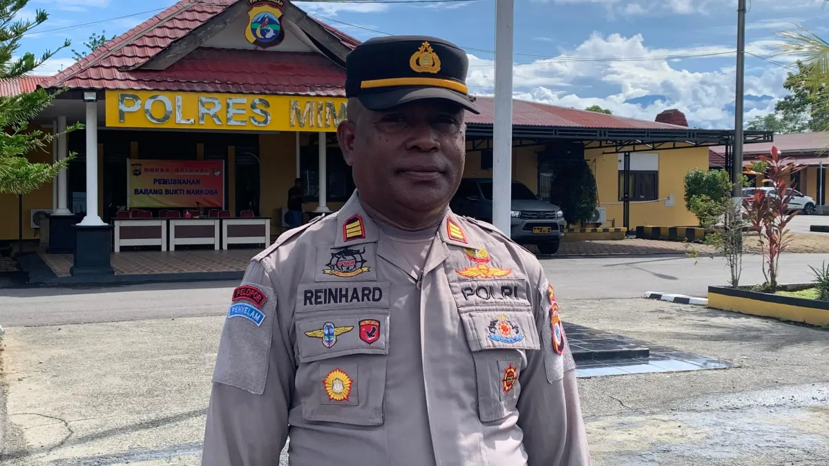 Kapolsek Kuala Kencana, AKP Djemy Reinhard saat ditemui, Senin 27 April 2026. (Foto: CEPOSONLINE.COM/MOH. WAHYU WELERUBUN).

