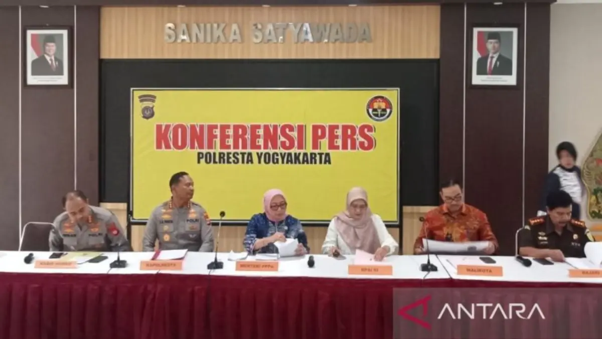 Komisioner KPAI RI Diyah Puspitarini saat konferensi pers kasus kekerasan anak di Daycare di Mapolresta Yogyakarta. Senin (27/4/2026). (Ceposonline.com/ ANTARA/Hery Sidik)