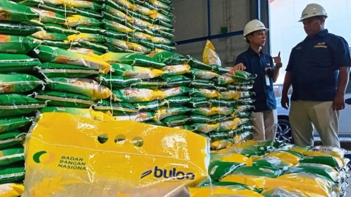 Stok beras program SPHP di Gudang Perum Bulog Meulaboh, Aceh Barat saat ini berlimpah. Hingga Sabtu (25/4/2026) stok cadangan beras pemerintah di daerah ini sudah mencapai 5 juta kilogram lebih atau sekitar 5.062 ton beras. (ANTARA/Teuku Dedi Iskandar)