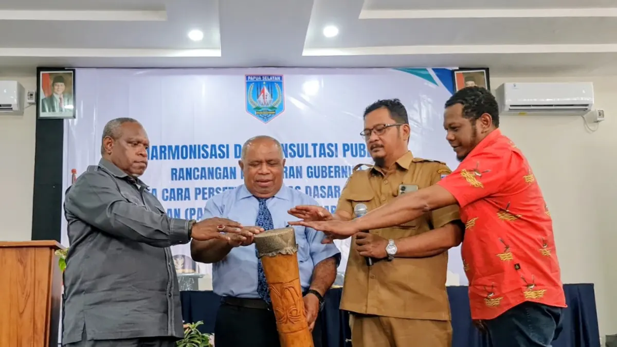 Suasana pembahasan rancangan peraturan gubernur (Pergub) terkait masyarakat hukum adat di kantor Gubernur Papua Selatan, Salor, Senin (27/4/2026) 
(Humas Biro Umum Setda Papua Selatan/Ceposonline.com) 