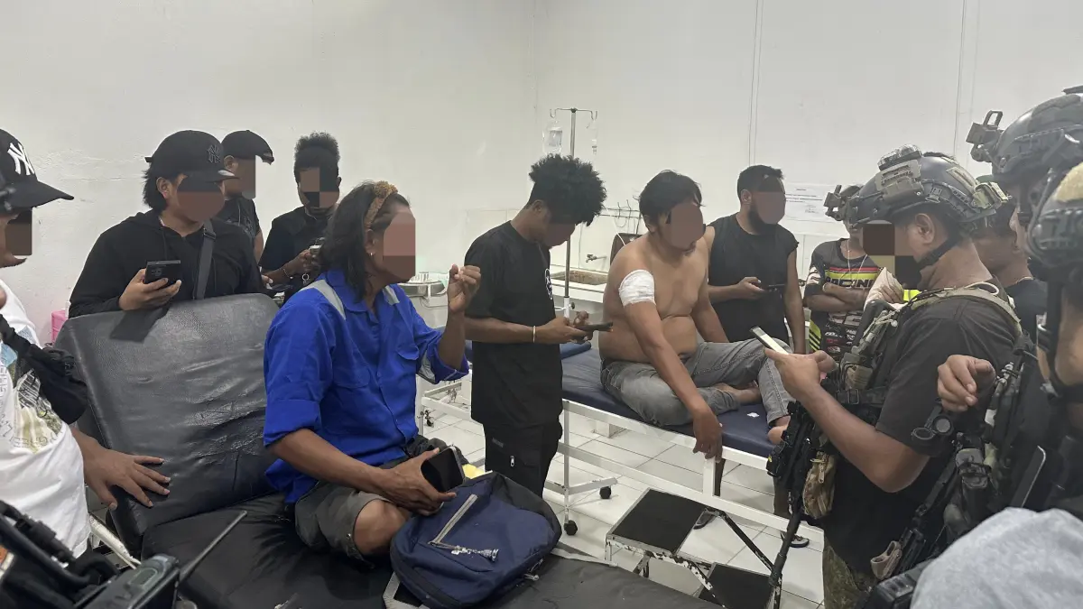 Korban kekerasan KKB saat dirawat di RSUD Dekai, Selasa (28/4/2026) (CEPOSONLINE.COM/ODC)