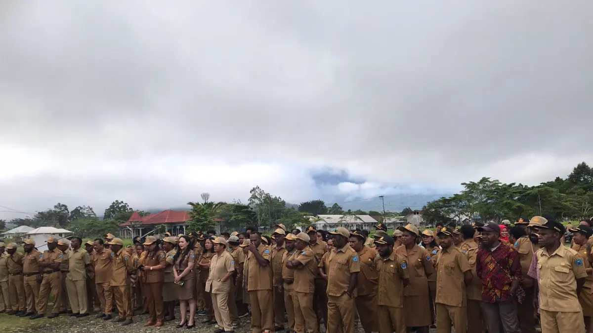 Suasana apel pagi yang digelar di Kantor Bupati Yalimo Senin (27/4/2026). (CEPOSONLINE.COM/HUMAS)