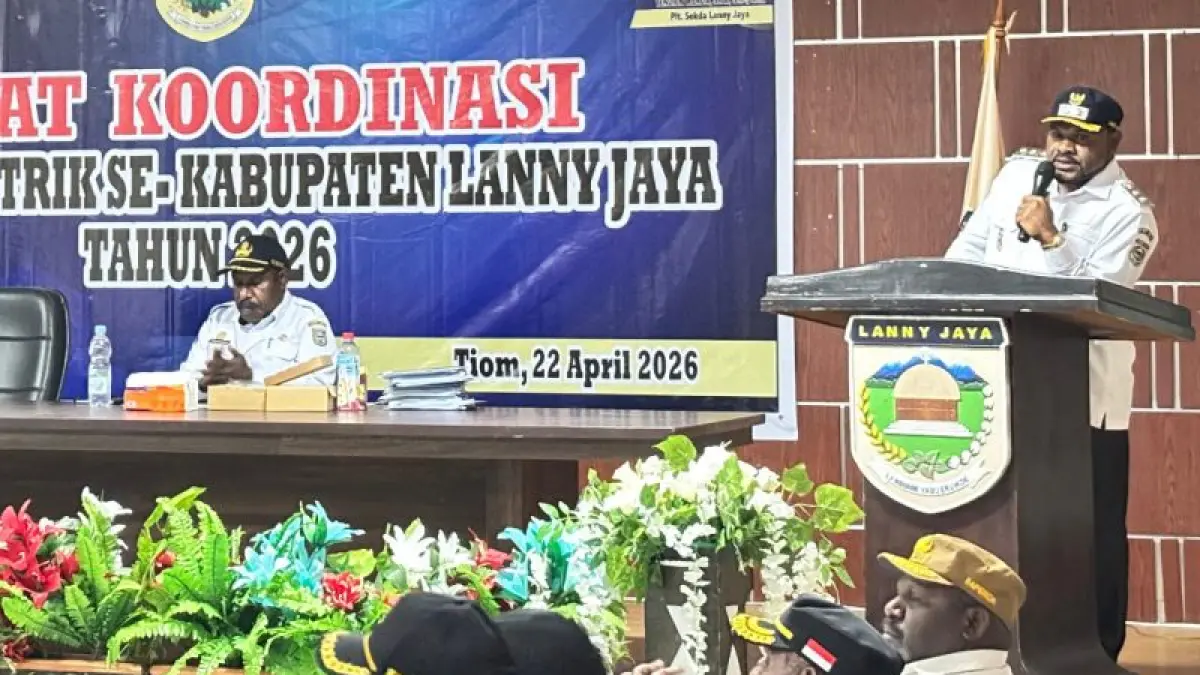 Wakil Bupati Lanny Jaya, Fredi Ginia Tabuni ST (FGT), meberiu sambutan pada penutupan kegiatan Rapat Koordinasi Tingkat Distrik se-Kabupaten Lanny Jaya Tahun 2026 &nbsp;di Aula Kantor Bupati, Rabu (22/4). ( humas/ceposonline.com)