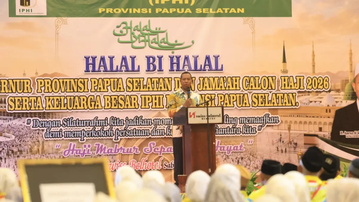 Gubernur &nbsp;Papua Selatan Apolo Safanpo saat melakukan halal bi halal dengan Jamaah Haji Indonesia Kabupaten Merauke dan Calon Jamaah Haji yang akan berangkat Haji di musim haji &nbsp;di Merauke, &nbsp;Sabtu (2/5/2026)