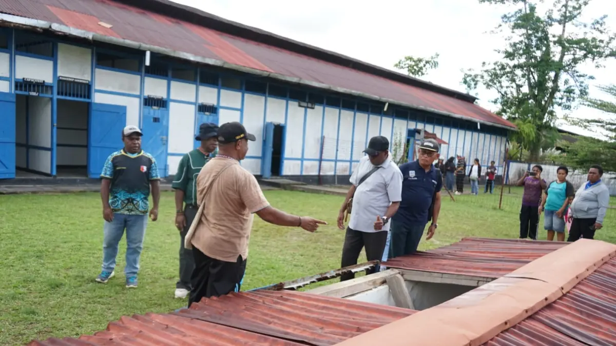 Sekda Papua Selatan Ferdinandus Kanakaimu saat mengunjungi tempat pengasingan Bung Hatta di Tanah Merah, Kabupaten Boven Digoel tepat 1 Mei 2026.&nbsp;

(Humas Biro Umum Setda Papsel/Ceposonline.com) &nbsp;