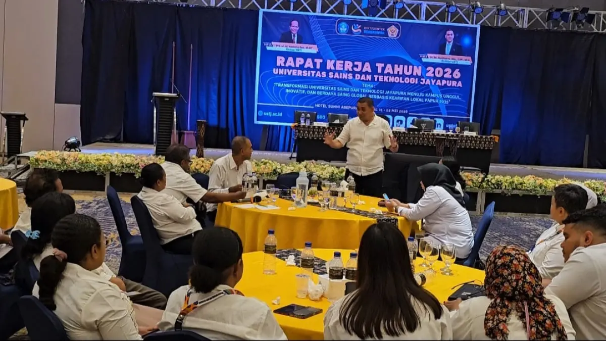 Rektor USTJ, Dr.Rusdianto Abu saat memberikan arahan disela-sela Raker USTJ 2026 di Hotel Suni, Sabtu (2/5/2026). (CEPOSONLINE.COM/HANS PALEN).