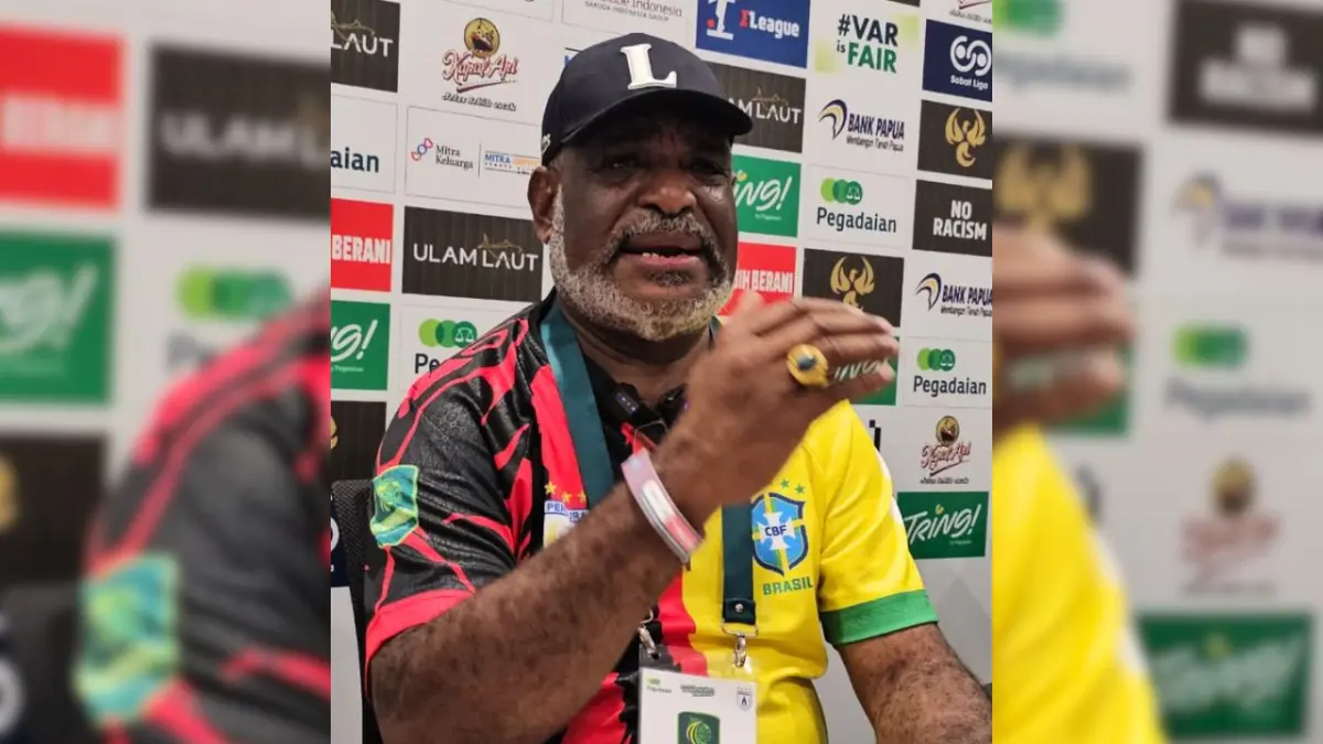 Ketua Harian Persipura, Abisai Rollo. (CEPOSONLINE.COM/HANS PALEN).